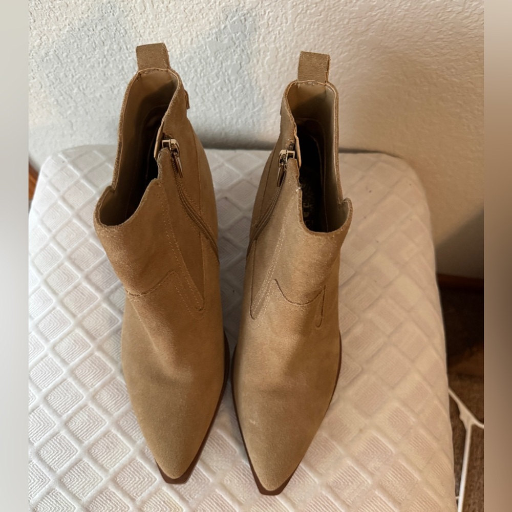 Vince Camaro Tan Ankle Boots, worn once! Size 8.5. Perfect condition.